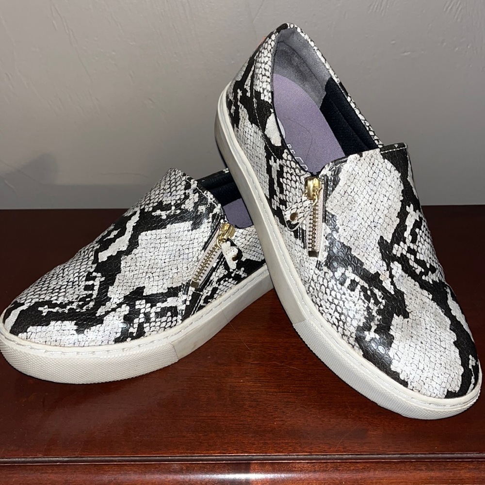 Ladies Dr Scholl’s animal print slip on shoes size 9